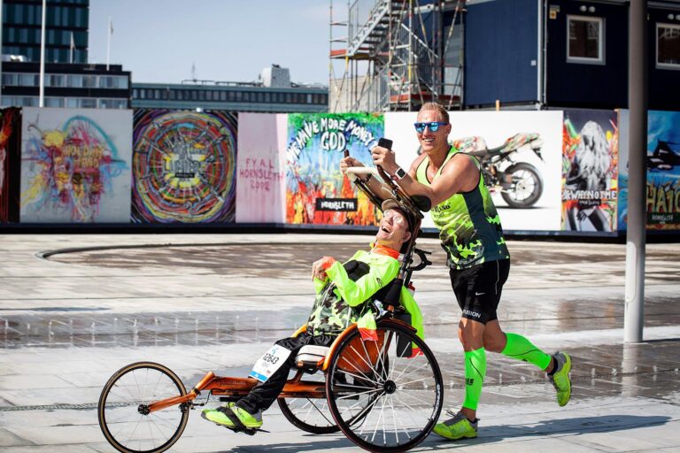 Steen og Peder frá Team Tvilling renna Tórshavn Marathon